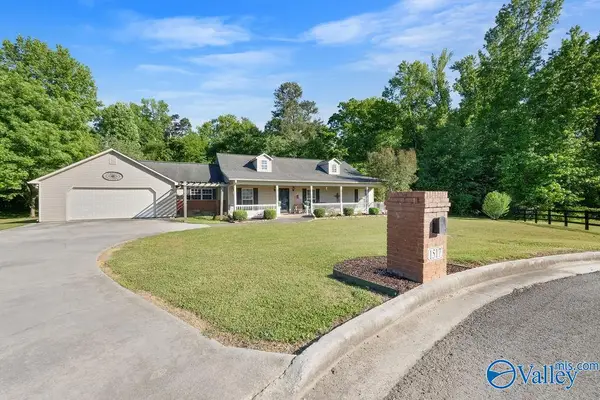 1517 Summerchase Lane, Albertville, AL 35951