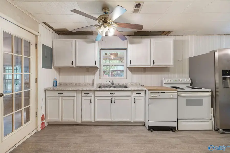 191 Derrick Drive, Guntersville, AL 35976 - #2