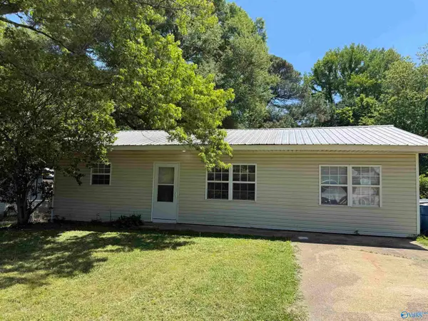 38 10th Street Nw, Arab, AL 35016