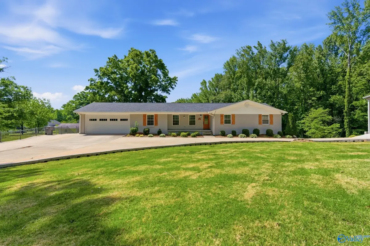 205 Penny Lane Nw, Russellville, AL 35653 - #1