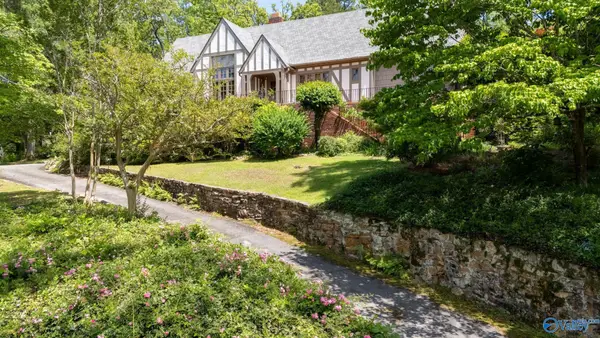33 Sunset Drive, Anniston, AL 36207