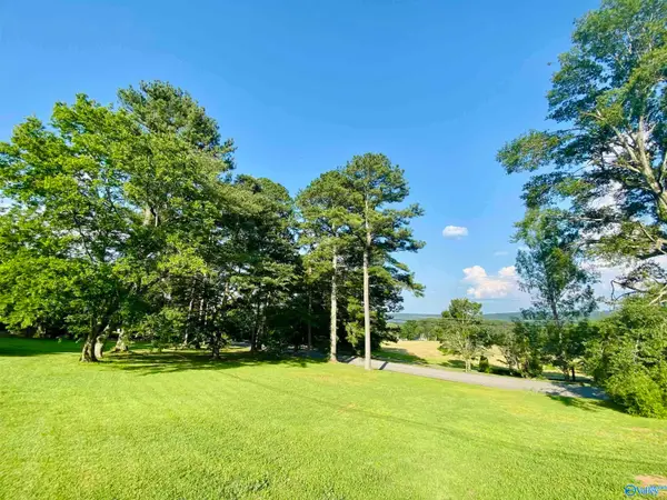 2733 Hilltop Circle, Gadsden, AL 35904