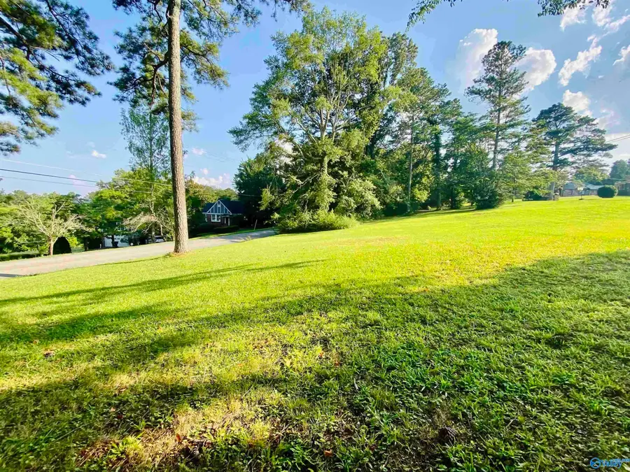 2733 Hilltop Circle, Gadsden, AL 35904 - #2