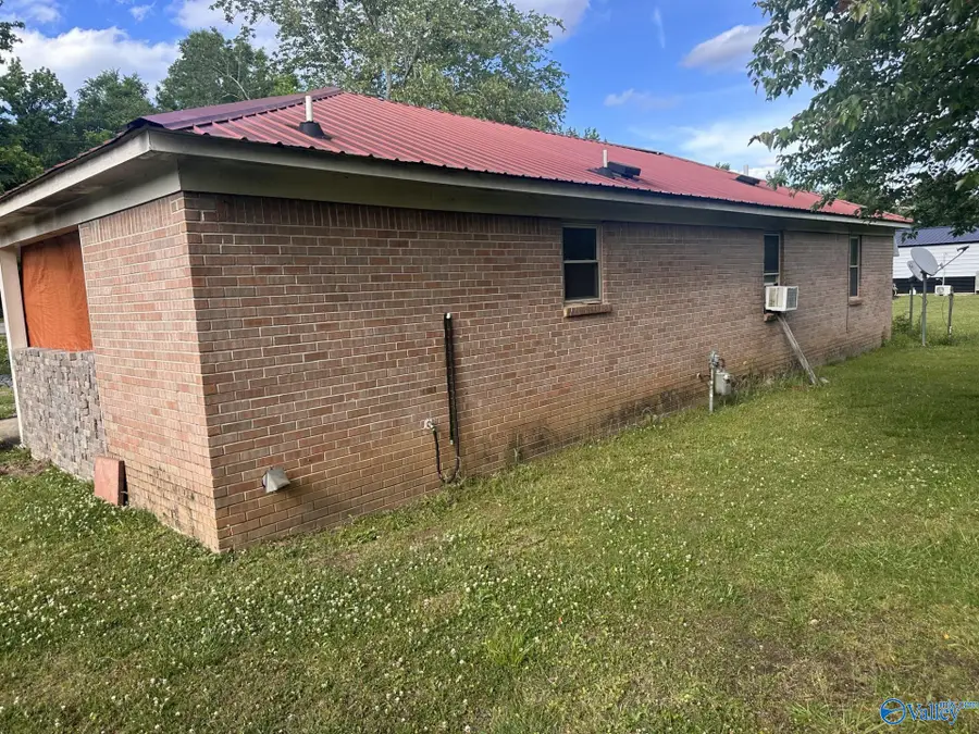 572 Jefferson Street, Courtland, AL 35618 - #3