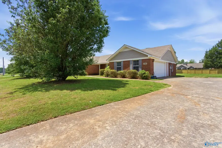 114 Beaconsfield Drive, Meridianville, AL 35759 - #2