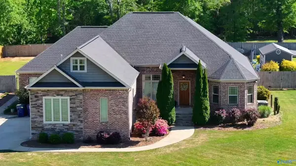 90 Oak River Drive, Gadsden, AL 35901
