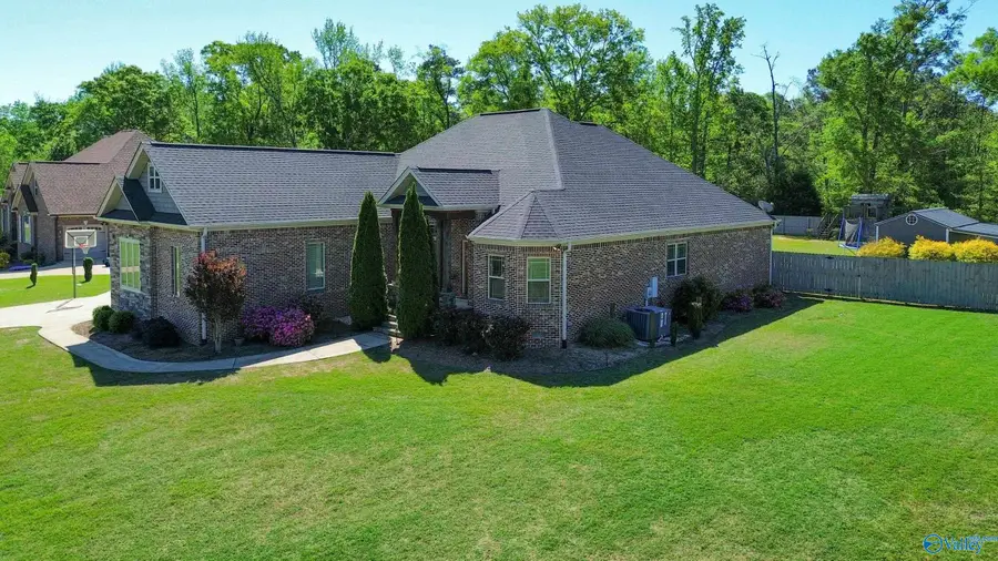 90 Oak River Drive, Gadsden, AL 35901 - #3