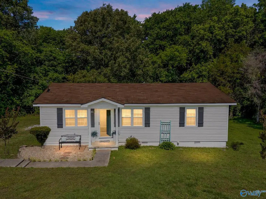 142 Lark Road, New Market, AL 35761 - #2