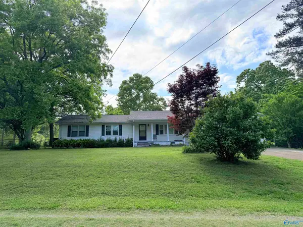 372 Snow Point Road, Guntersville, AL 35976