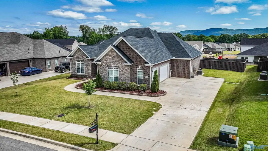 8230 Nantucket Circle, Owens Cross Roads, AL 35763 - #2