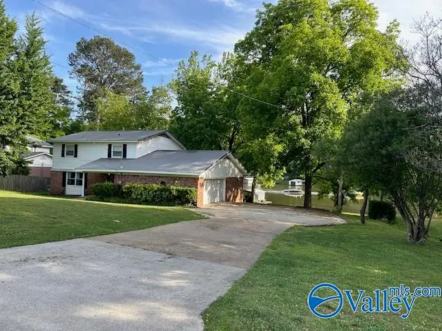 3405 Colonial Drive, Guntersville, AL 35976 - #2