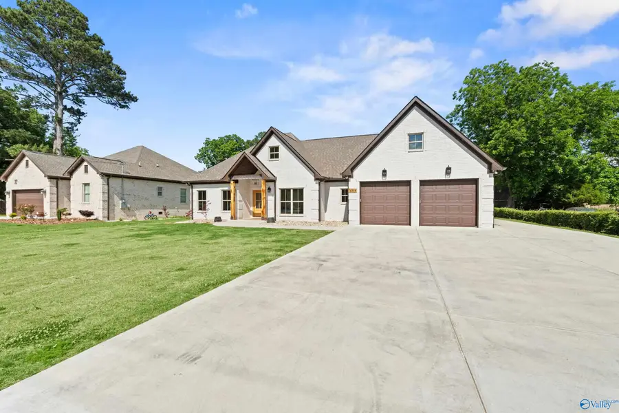 2318 Spring Avenue Sw, Decatur, AL 35601 - #2