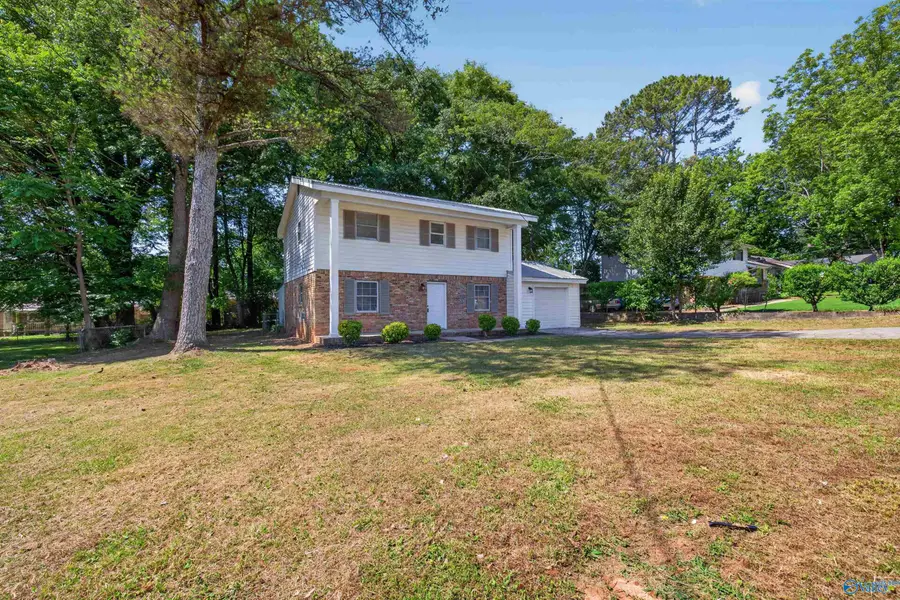 3611 NW Cedarhill Avenue, Huntsville, AL 35810 - #3