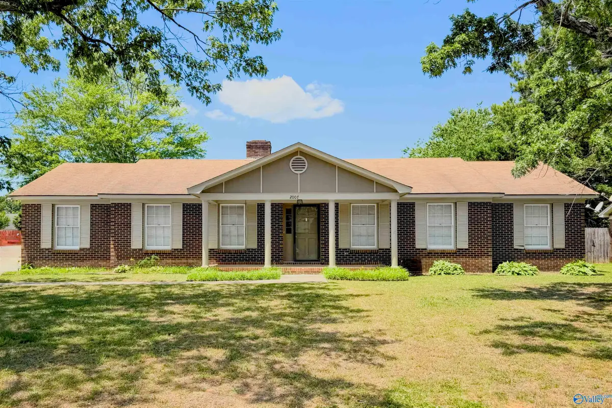 2007 Jefferson Avenue Sw, Decatur, AL 35603 - #1