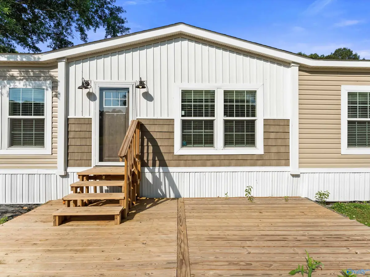 25 Malibu Circle, Scottsboro, AL 35769 - #1