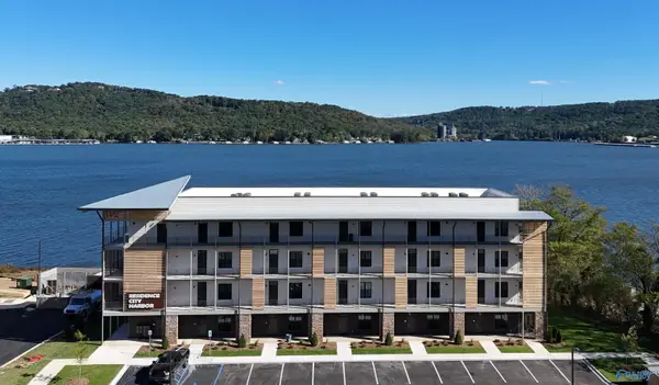 202 Paddle Wheel Drive #202, Guntersville, AL 35976