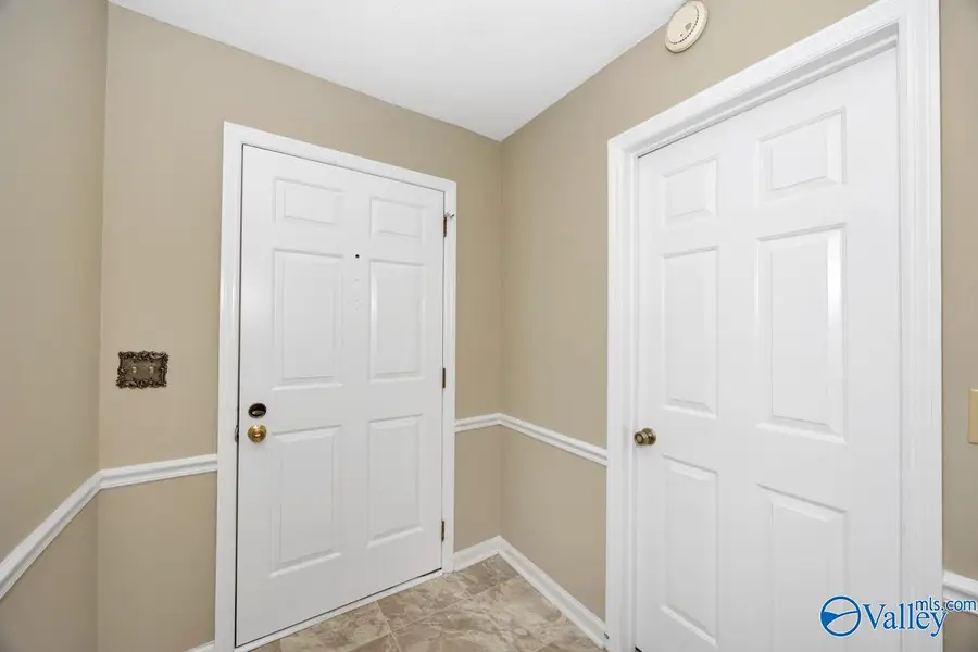 2048 Woodlawn Drive Sw #2048, Huntsville, AL 35802 - #3