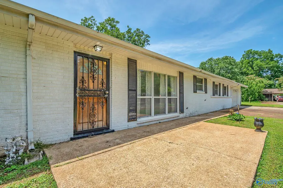 307 Harolds Drive Nw, Huntsville, AL 35806 - #2