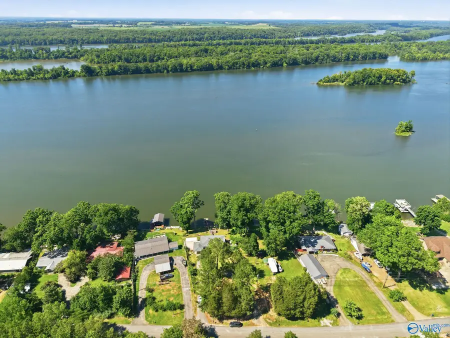 703 Carter Drive, Tuscumbia, AL 35674 - #2
