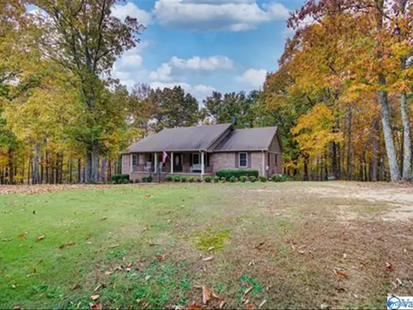 72 Signal Point Road, Laceys Spring, AL 35754