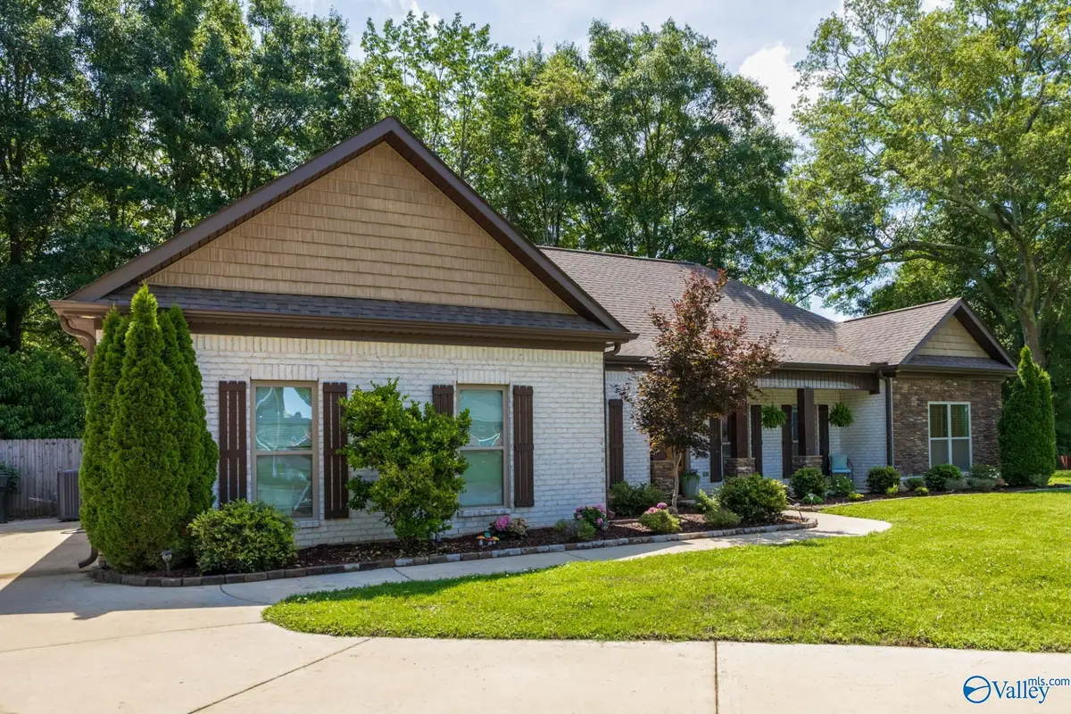 136 Chambray Drive, Owens Cross Roads, AL 35763 - #1