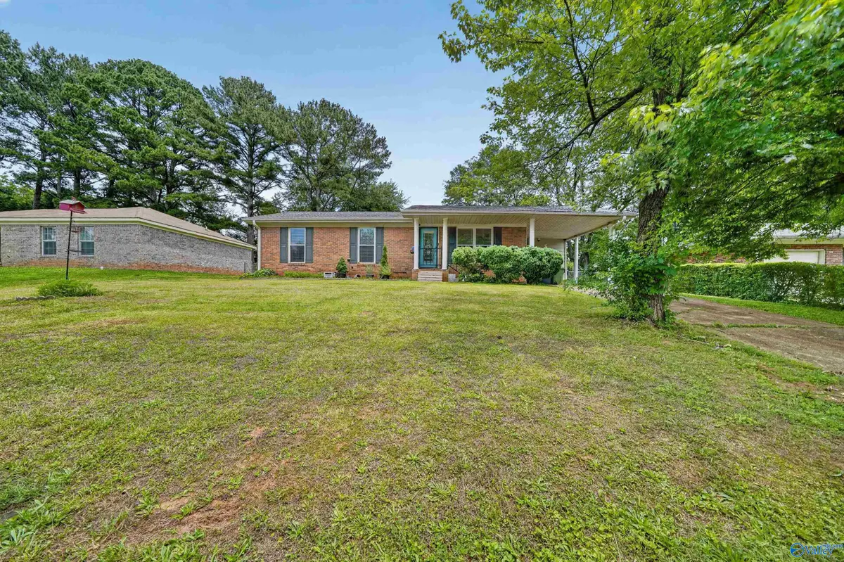 6014 Carmel Drive Nw, Huntsville, AL 35810 - #1