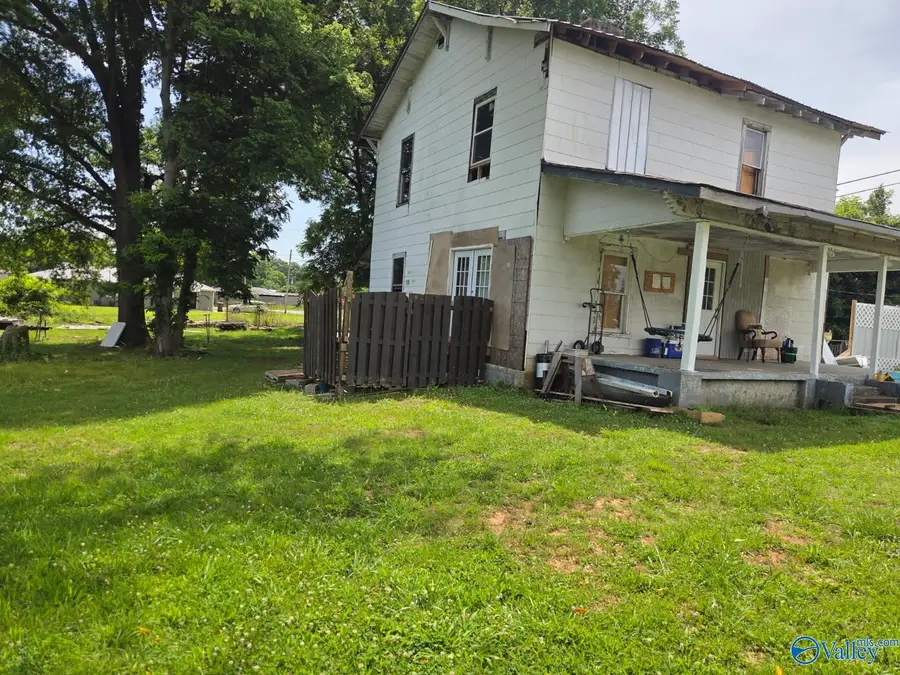 811 S Columbia Avenue, Sheffield, AL 35660 - #2