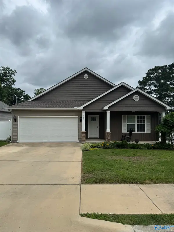 501 Barkley Street Sw, Hartselle, AL 35640