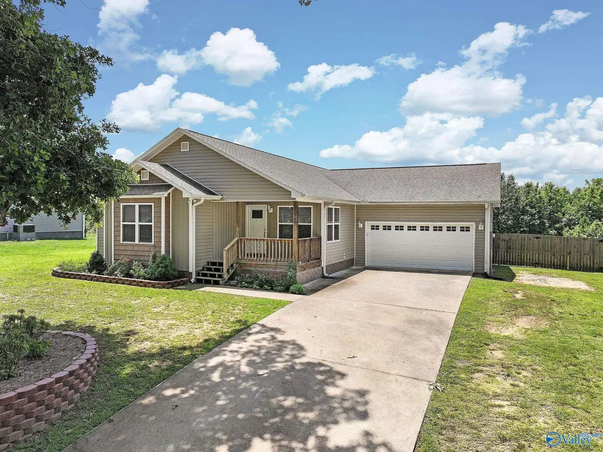 105 Cumberlind Drive, Guntersville, AL 35976 - #1
