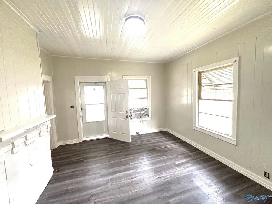 27 W Wilkinson Avenue, Gadsden, AL 35904 - #3