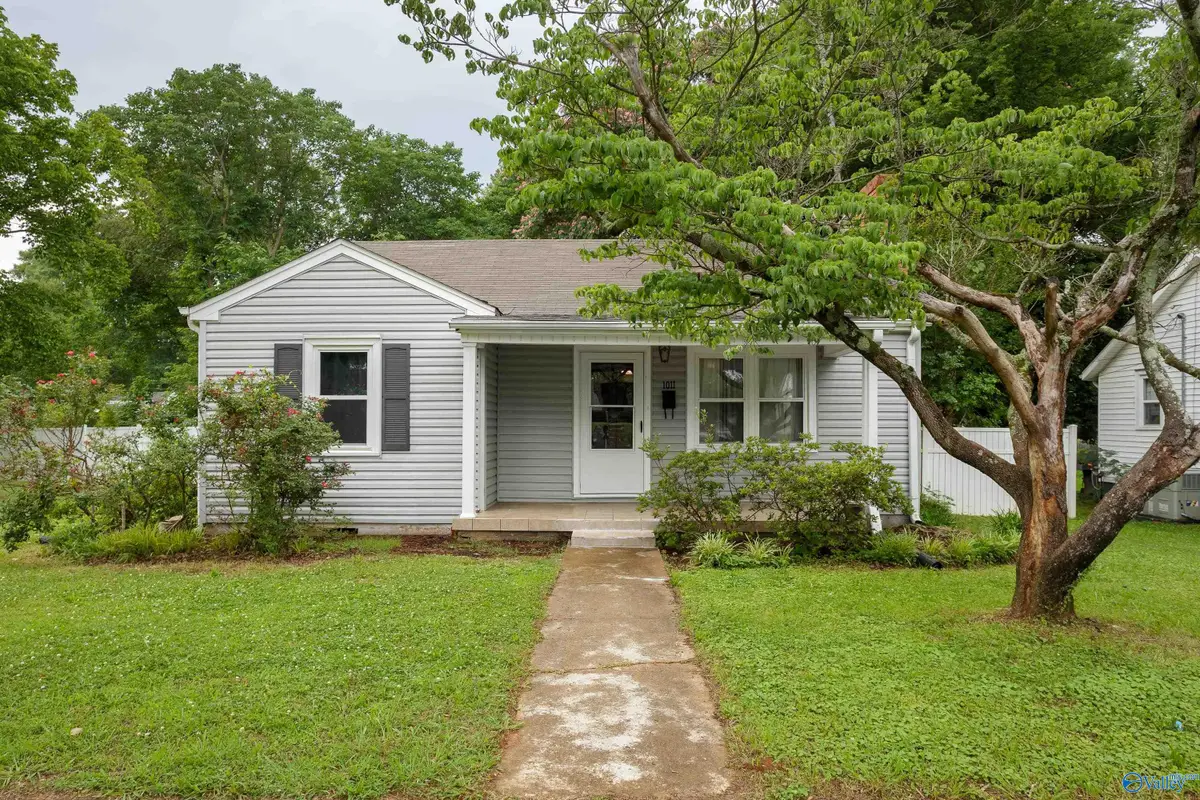 1011 E 1st Street, Tuscumbia, AL 35674 - #1