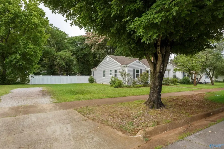 1011 E 1st Street, Tuscumbia, AL 35674 - #2