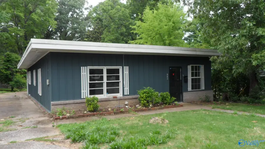 942 Cleveland Avenue, Gadsden, AL 35901 - #2