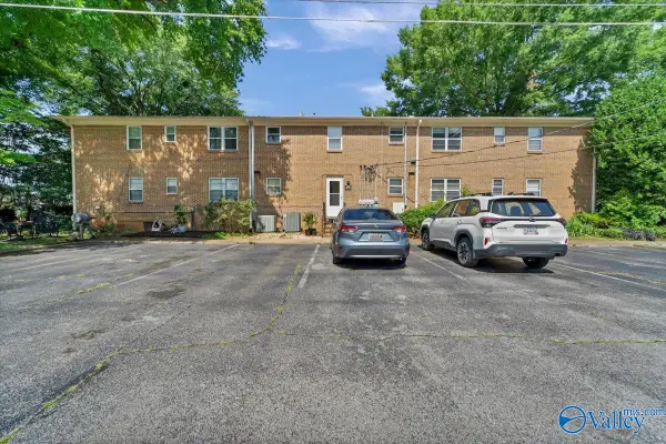8223 Bailey Cove Road Se #A, Huntsville, AL 35802