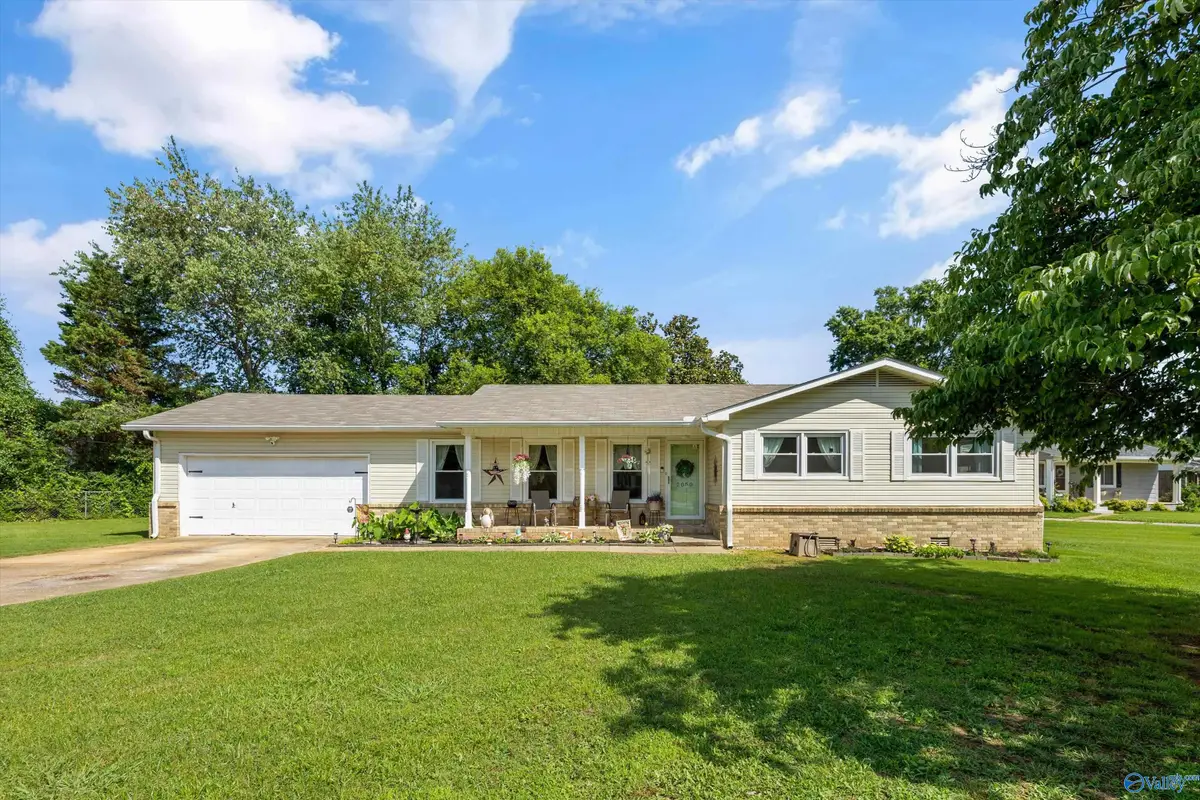 2050 English Drive Sw, Huntsville, AL 35803 - #1