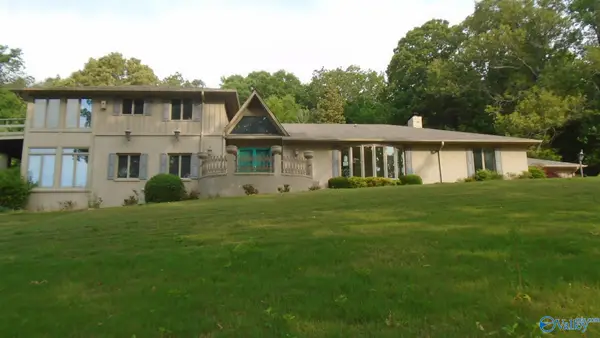 447 Riverton Drive, Rainbow City, AL 35906