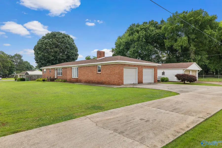 1002 Louise Avenue, Muscle Shoals, AL 35661 - #3