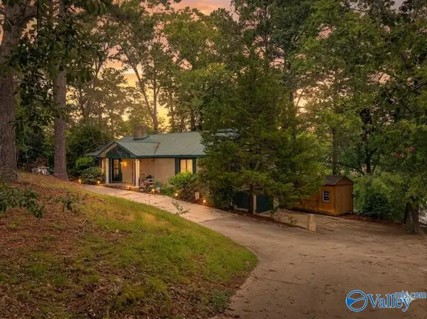 1416 Leota Lake Drive N, Southside, AL 35907