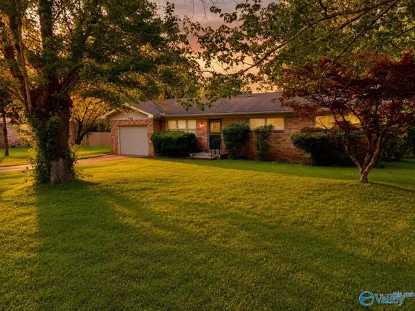1706 Club View Drive Nw, Huntsville, AL 35816