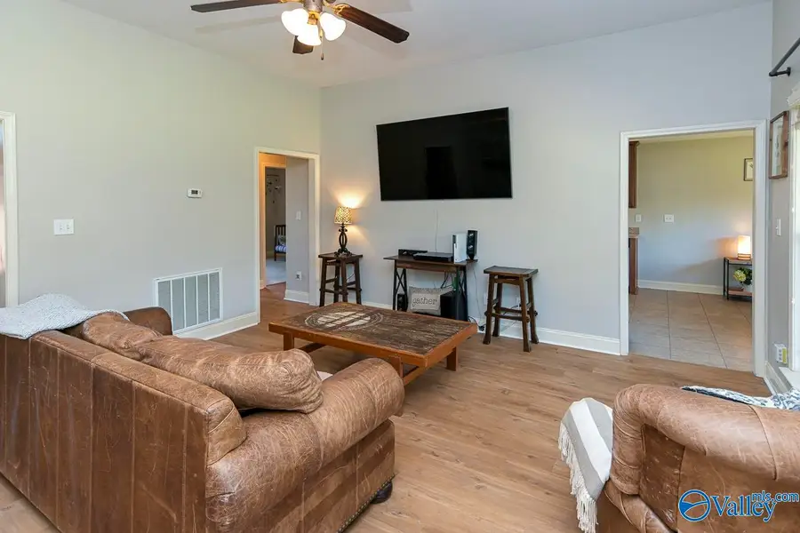 4621 Carrington Blvd Se, Owens Cross Roads, AL 35763 - #3