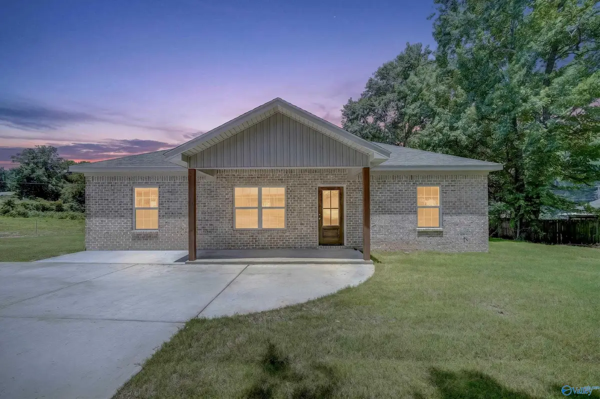 403 Mcdonald Lane, Guntersville, AL 35976 - #1