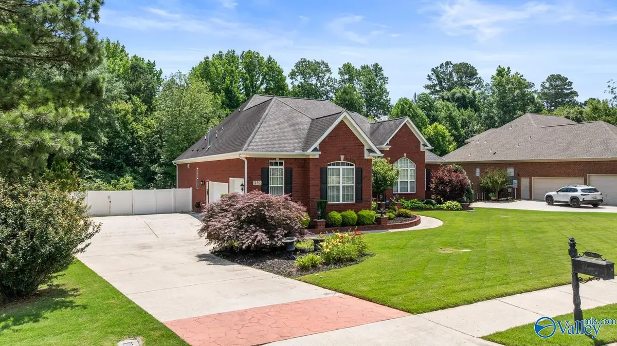 250 Bishop Farm Way Nw, Huntsville, AL 35806 - #1