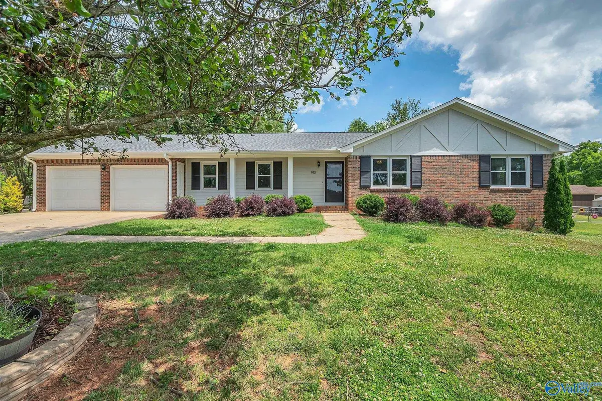 910 Lark Circle, Madison, AL 35758 - #1