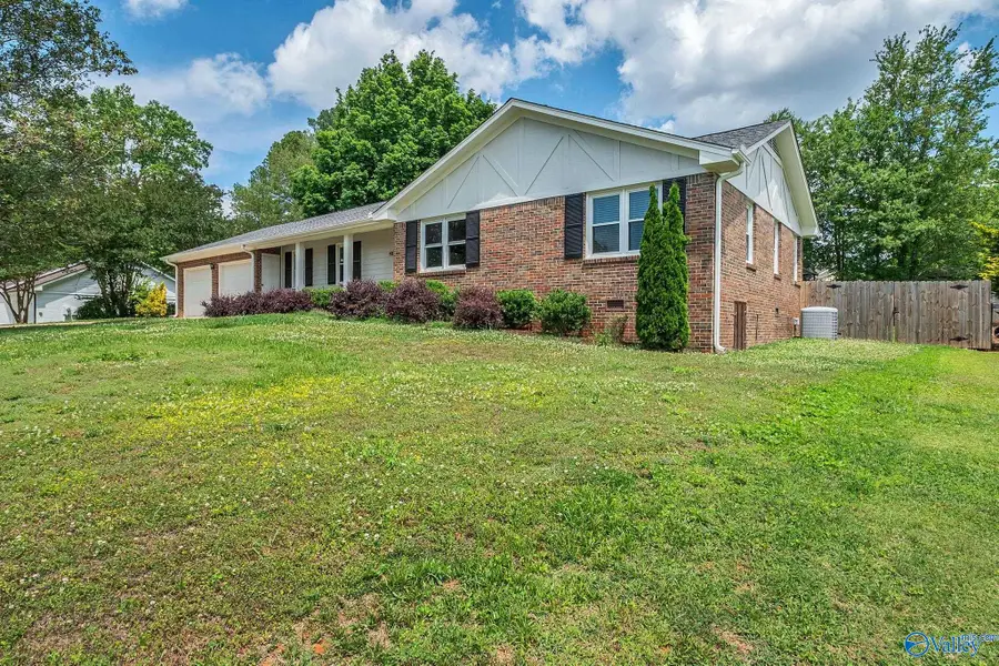 910 Lark Circle, Madison, AL 35758 - #2
