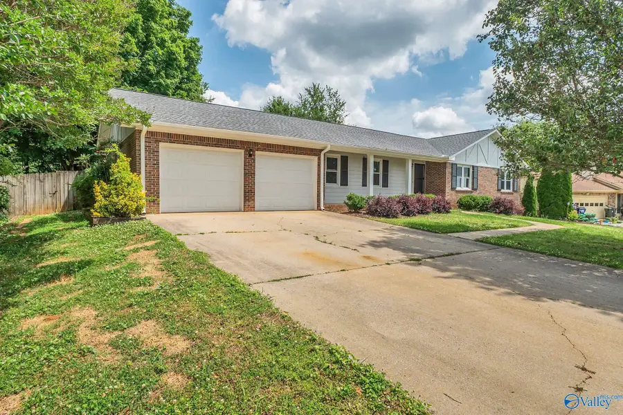 910 Lark Circle, Madison, AL 35758 - #3