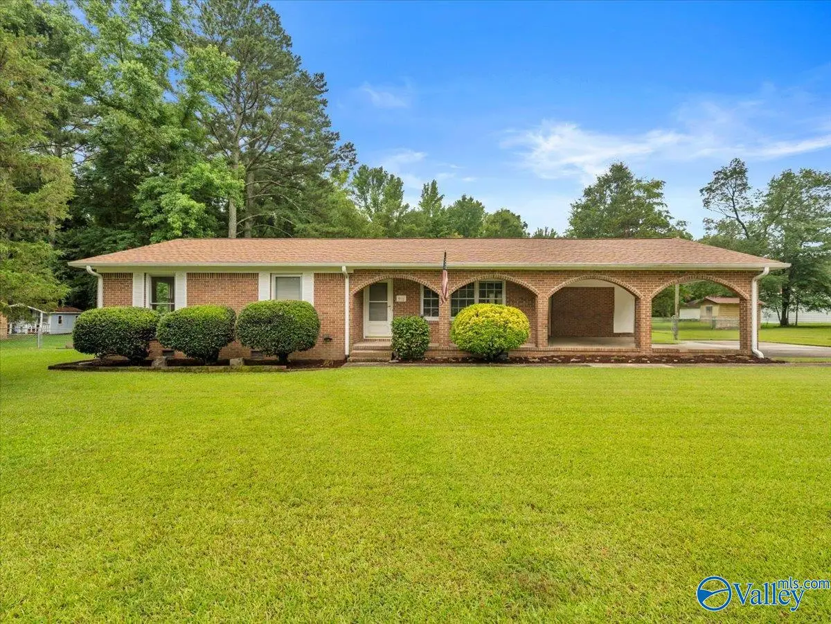 910 Ashworth Street Ne, Hartselle, AL 35640 - #1