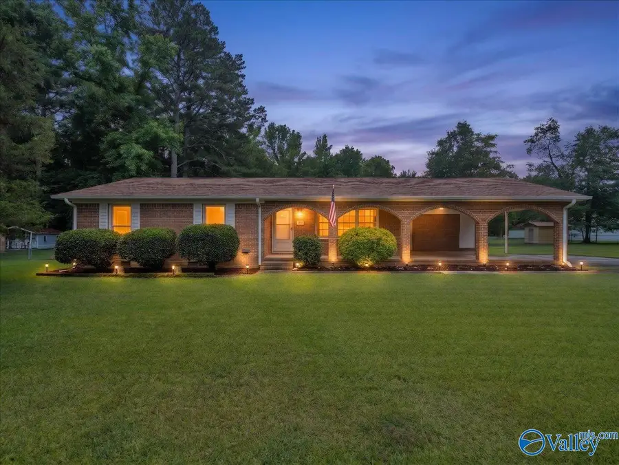 910 Ashworth Street Ne, Hartselle, AL 35640 - #2