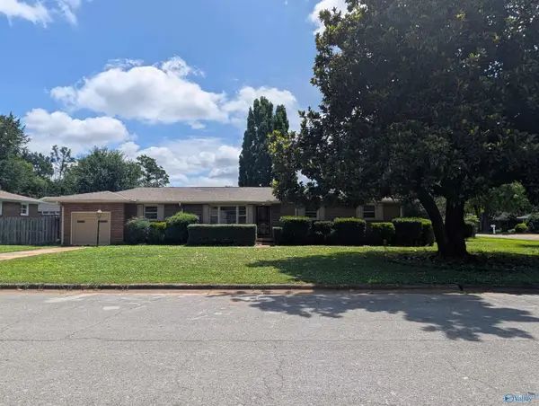 2100 Fairfax Street Ne, Huntsville, AL 35811