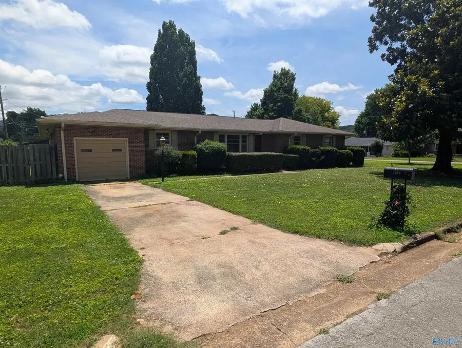 2100 Fairfax Street Ne, Huntsville, AL 35811 - #2