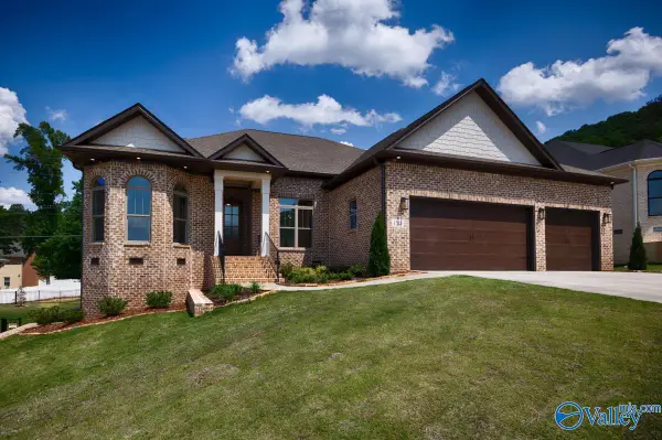 1302 Camellia Court Circle, Huntsville, AL 35803